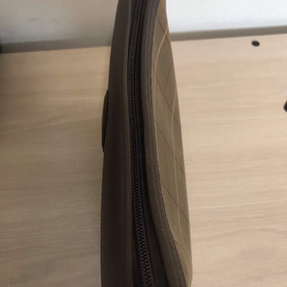 SEND me an offer😊 Burberrys clutch/ pouch🌹 - Picture 11 of 12